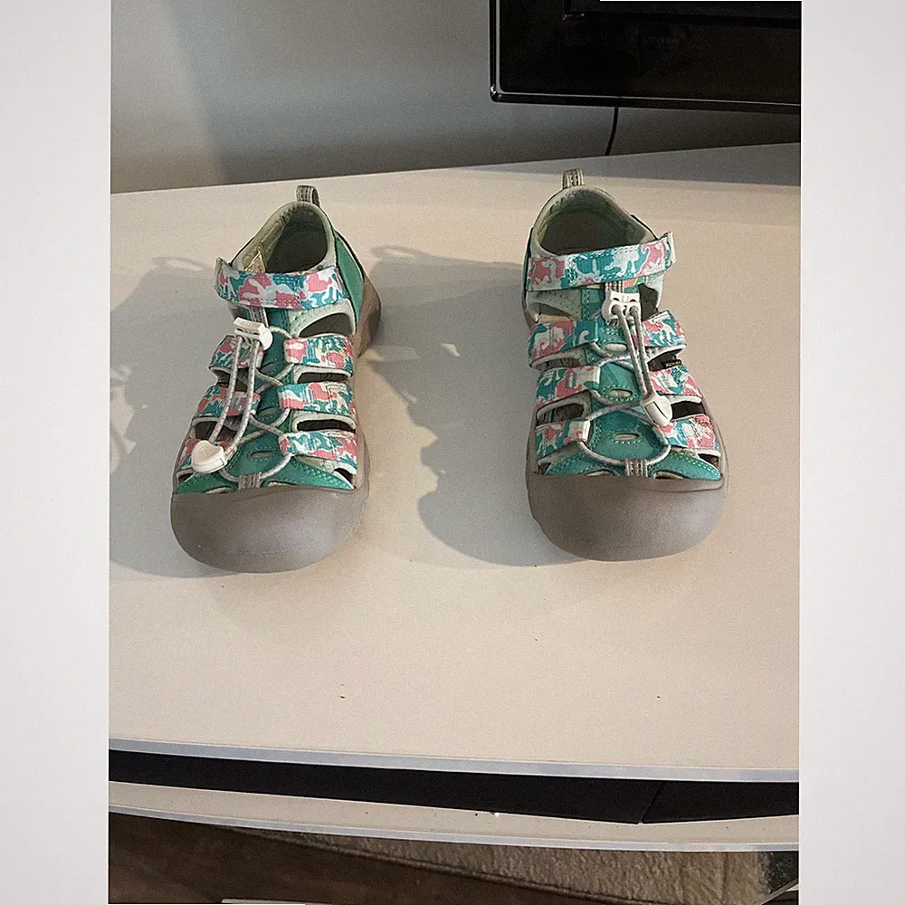 Keen Newport H2 Kids Teal Pink Floral Water Sandals Shoes Size 5 Big Kids